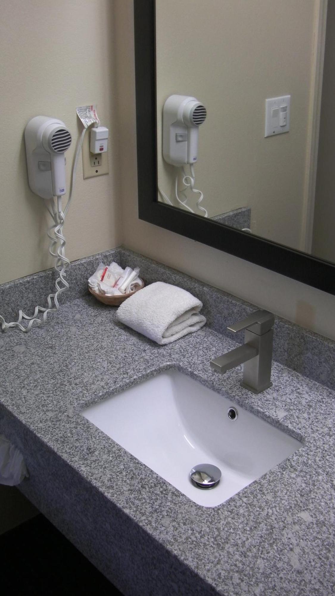 Super 8 By Wyndham Lafayette Motel Phòng bức ảnh